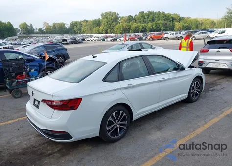 2024 Volkswagen Jetta 1.5T Sport z USA, uszkodzony, nr VIN 3VWBM7BU1RM071852